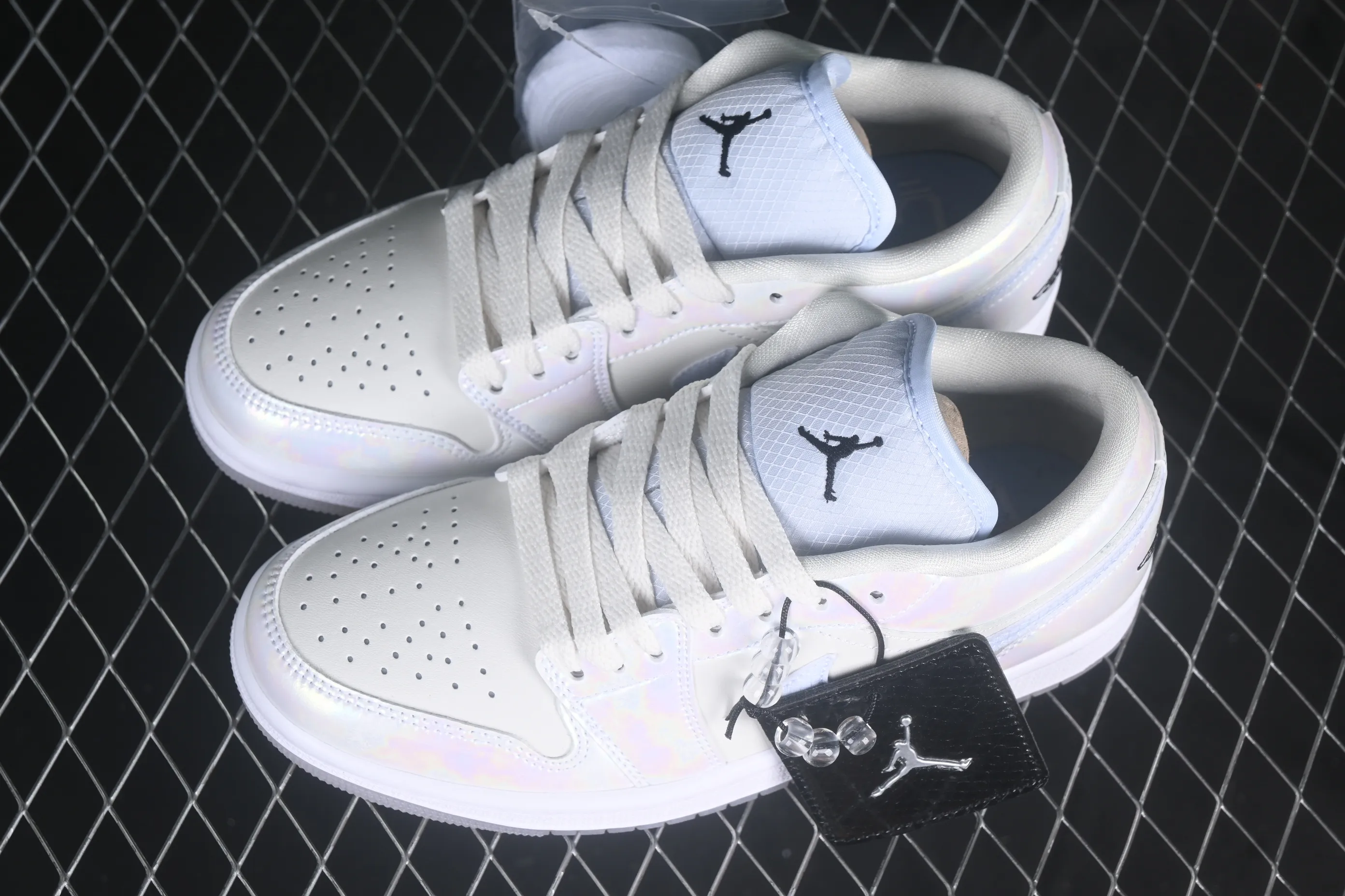 All Categories Air Jordan Jordan Series Basketball Shoes Air Jordan 1 Low Air Jordan 1 Low "Year of the Snake 2025" AJ1 Joe 1 Beige Symphony Pearlescent Low-top Cultural Basketball Shoes HF4080-001